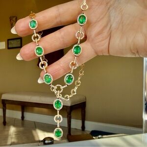 Effy 14 karat gold 8 carats  emerald and diamond  Necklace